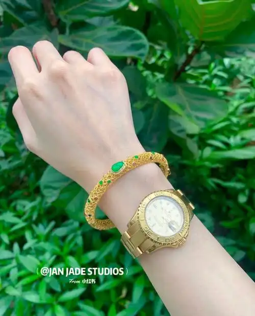18k金重工镶嵌冰种阳绿葫芦蛋面翡翠手镯
