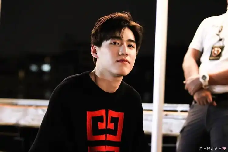 求林pp这套衣服高清图