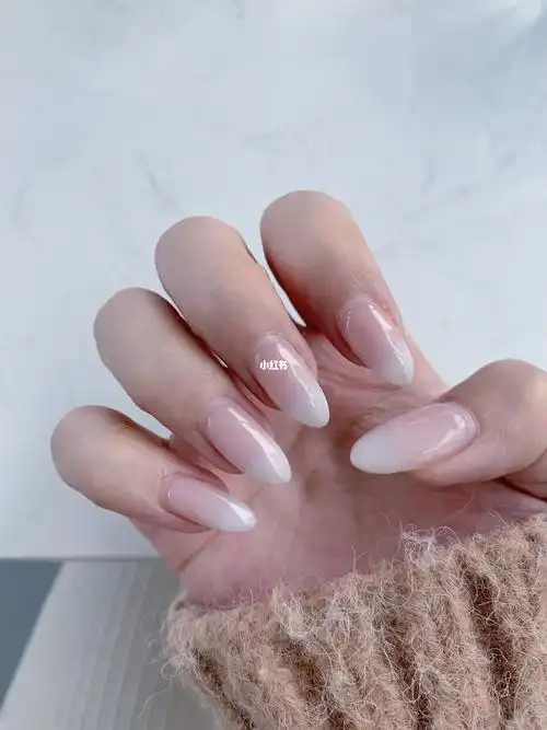 乳白色渐变冰透美甲|温柔香软小姐姐