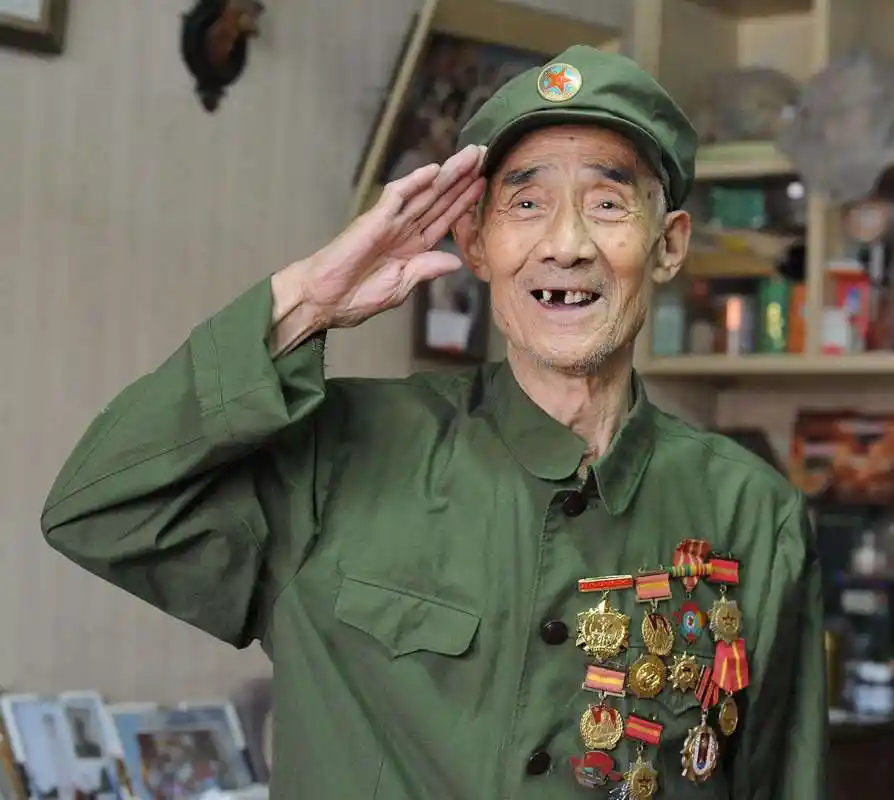 原创俘虏被集体枪决时为什么不奋起反抗老兵含泪道出三点原因