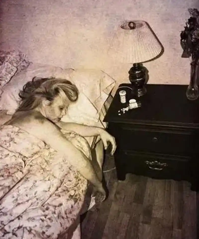 你一定想不到,照片这个一身尸斑的女子,竟然是性感女星玛丽莲