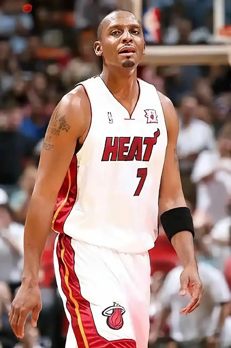 有人认识这几人是谁吗?#哈达威 #佩顿 #本华莱士 #皮蓬  - 抖音