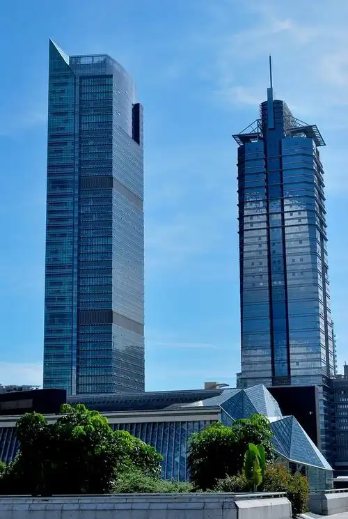 2010蓝天下的深圳高楼