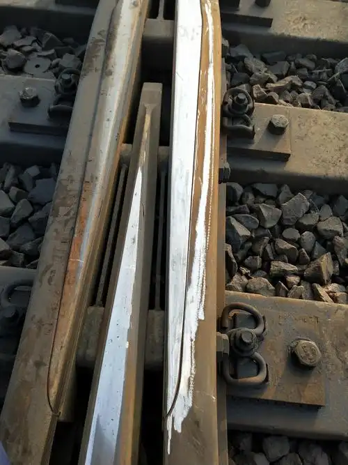 曲沃站19号道岔岔心2020年2月10日打磨