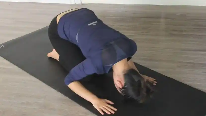 叩首式瑜伽:促进血液循环快速恢复活力,让你的皮肤红润有气色!