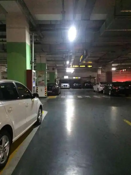 停车场(文富南路)-"万达广场地下一层的停车场 前几天到江阴.