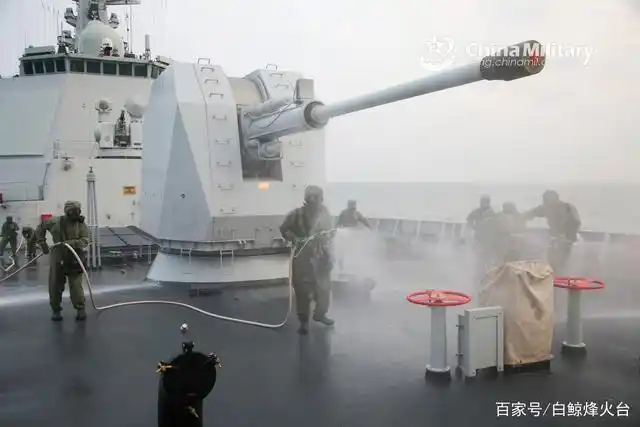 人民军队与130毫米火炮:陆军如今还在用,海军拿来做舰炮