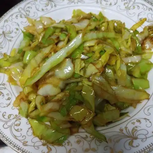 清炒包菜丝,脆口好吃,不到5分钟就搞定