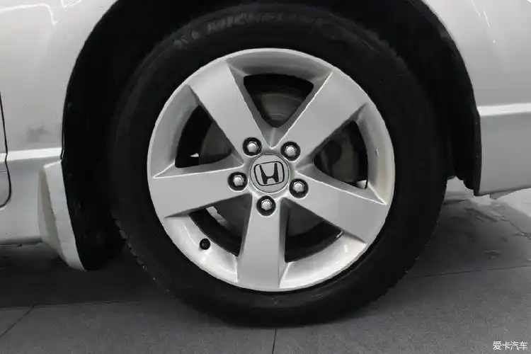 > 【苏州】地区出售本田思域(银灰色)5.38万