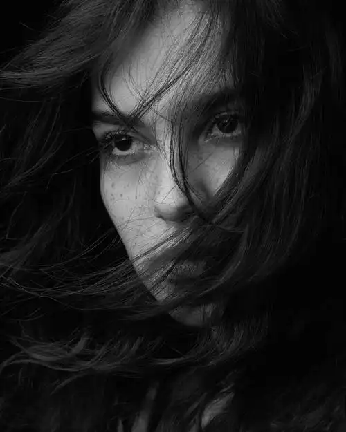 安静的黑白人像 - 人像摄影 - cnu视觉联盟