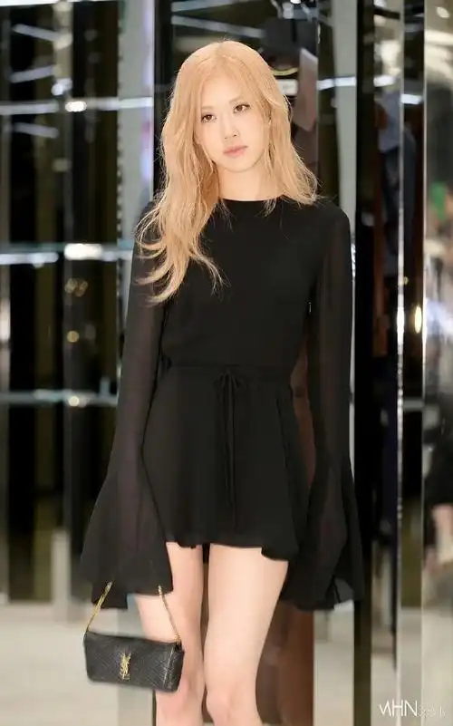 朴彩英金发黑裙造型##朴彩英在线营业美貌