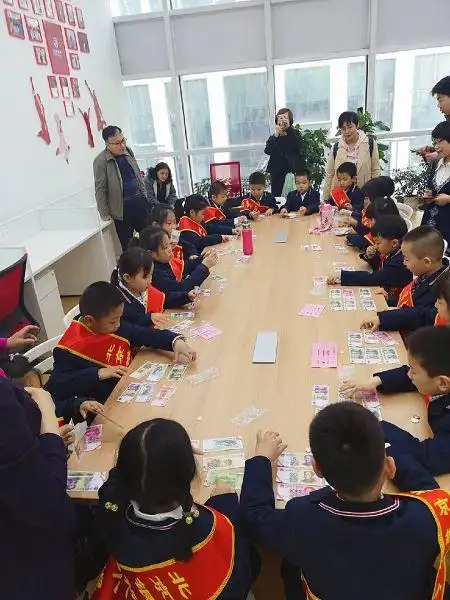 山师附小雏鹰小队来到北京银行争当"小小银行家"
