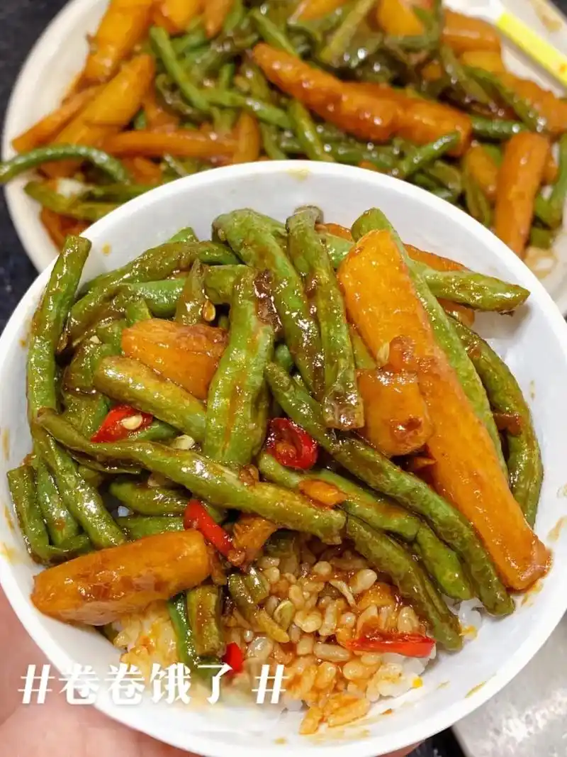 土豆炖豆角.超级好吃的炖豆角,就米饭98或馒头都可哦⊙66⊙!