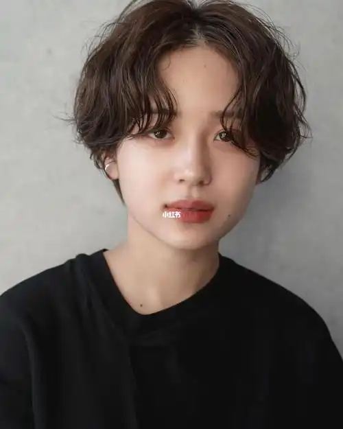 日系微微卷短发|甜美慵懒风