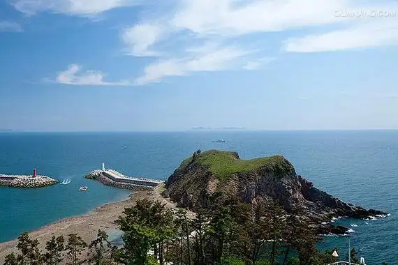 p data-id="gnbx2mhcwx">群山市,地处韩国西南部,与我国威海市,烟台