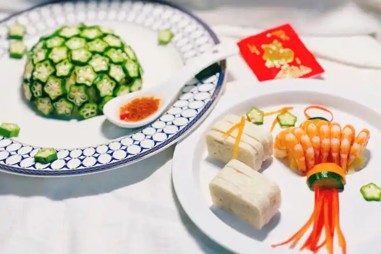 最美冷盘年菜星月交辉红灯高挂