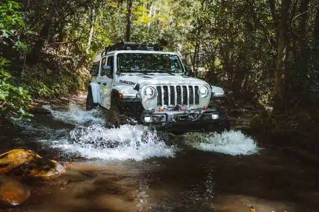 美国亚特兰大——吉普车野营徒步旅行