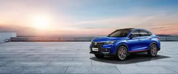 该车采用225/60 r18规格的前后轮胎,轮胎宽大且胎壁厚,提供更好的抓地