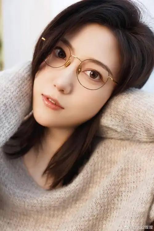 dota2解说璨璨晒照:夏日炎炎,换个心情~-直播吧zhibo8.cc