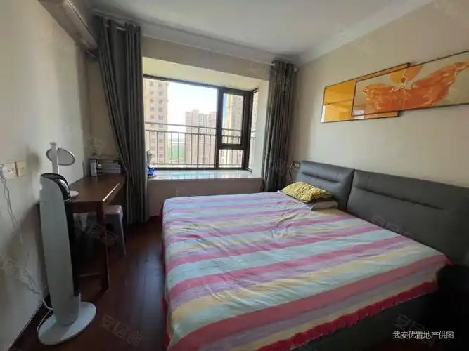 银河御府3室2厅2卫130㎡南北120万