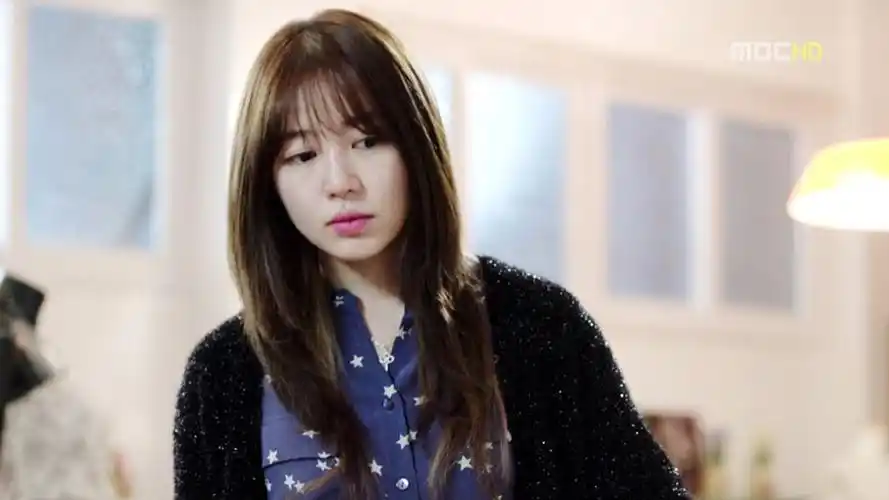 僵脸丰唇尹恩惠急甩20斤消失5年复出被群嘲, 她换了一只唇膏而已_zzd