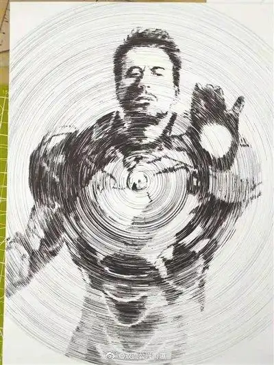 【眉山画师转圆规几千圈 画出钢铁侠】日前,四川眉山市的一位画师