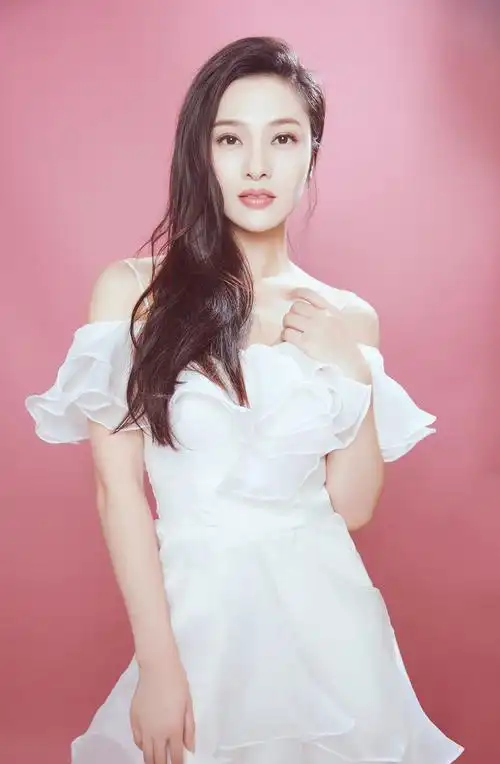 郑清文妩媚迷人时尚写真高清图片