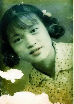 1957年湘乡县文工团成立,18岁的刘晓春成为该团演员.