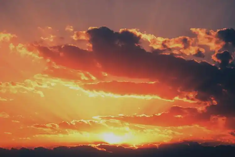 黄昏的火烧云和粉色天空