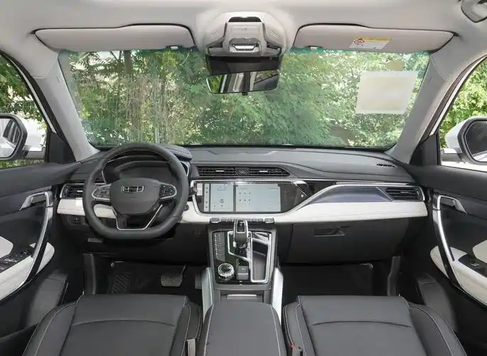 博越l内饰博越cool内饰内饰部分,博越cool虽然也沿用了博越l的设计