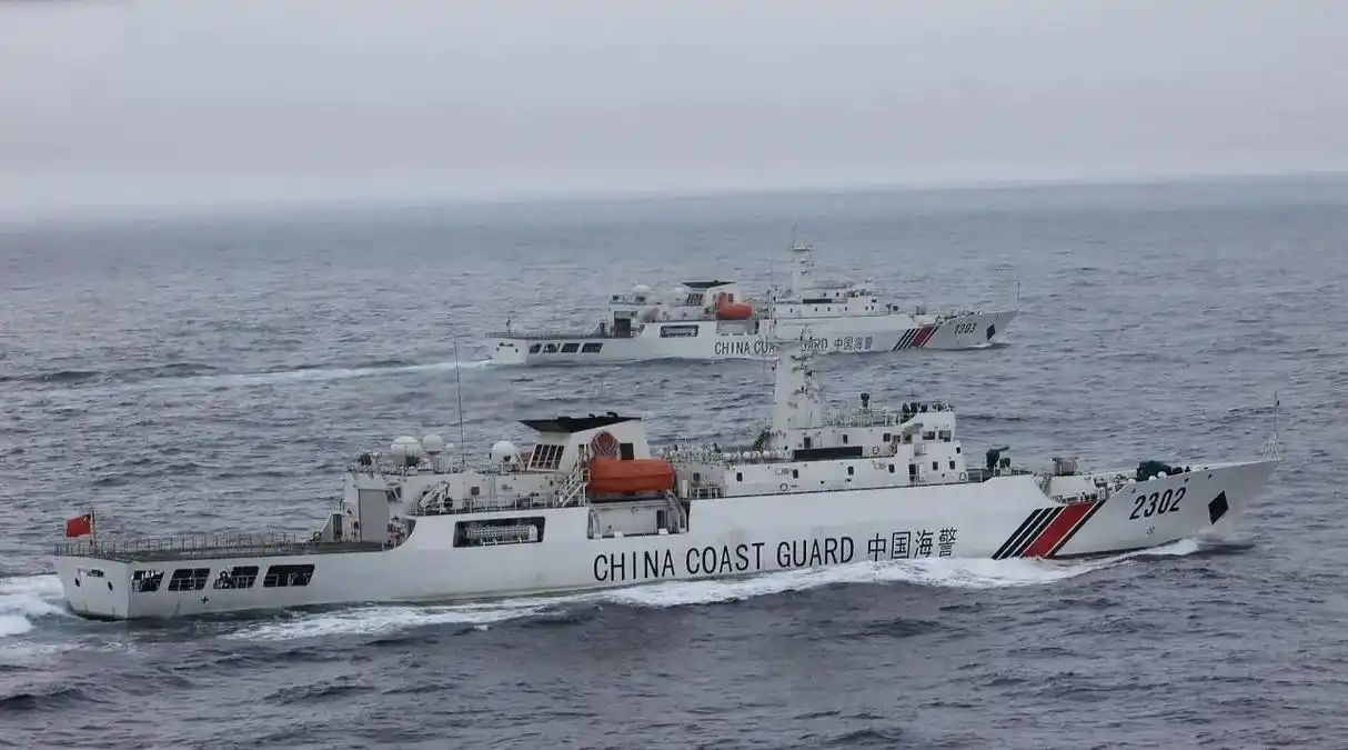中国两艘海警船在钓鱼岛海域航行近35小时.日本海巡单位通报, - 抖音