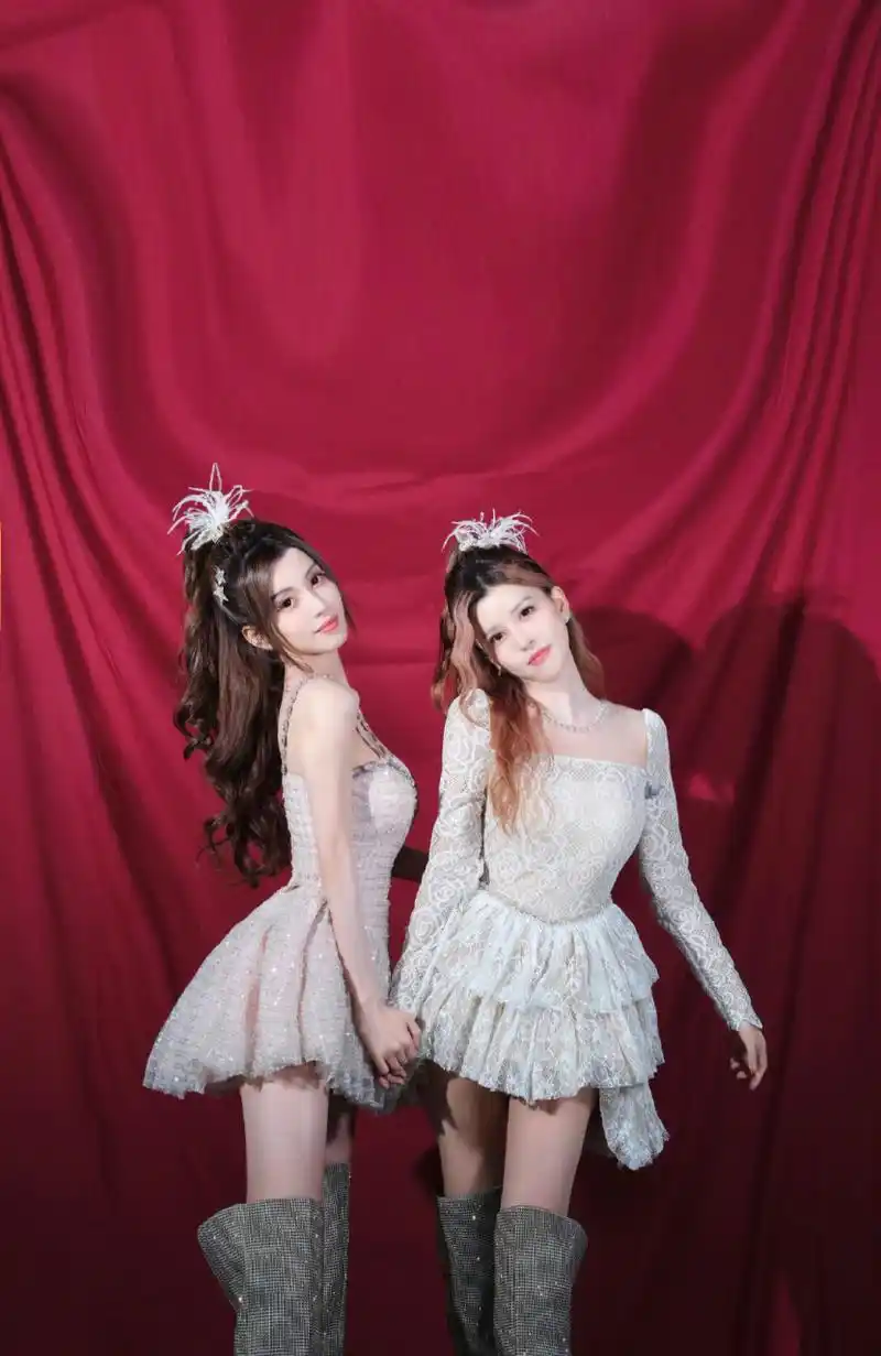 by2两姐妹又变样子了 脸上已经看不到一点刚出道的影子了