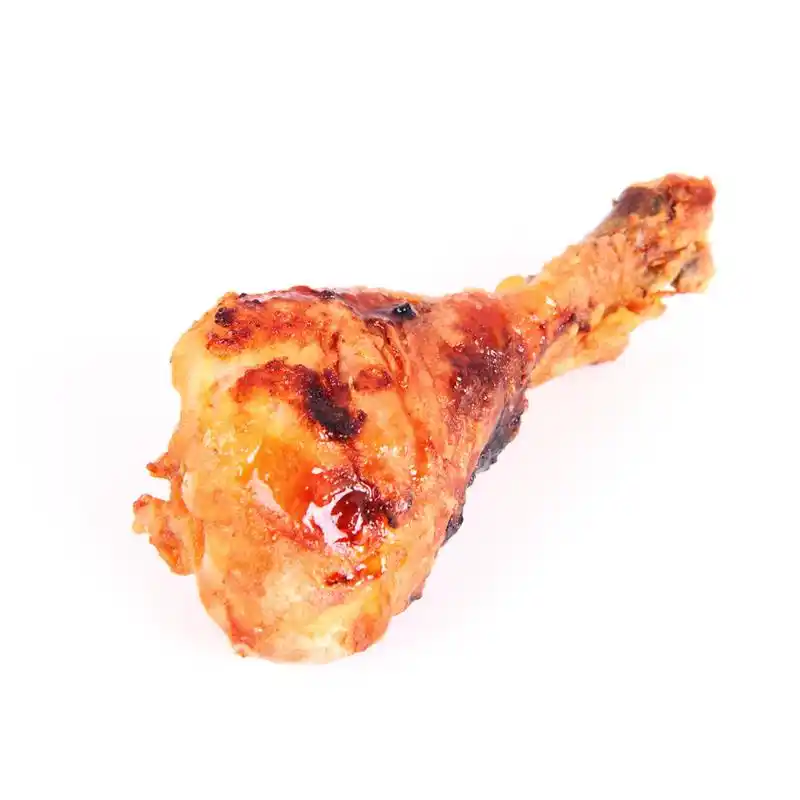 炸鸡腿,在白色背景上煎鸡腿