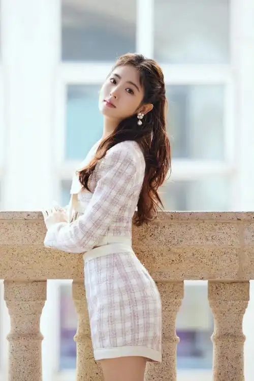 邢菲裸感千金妆