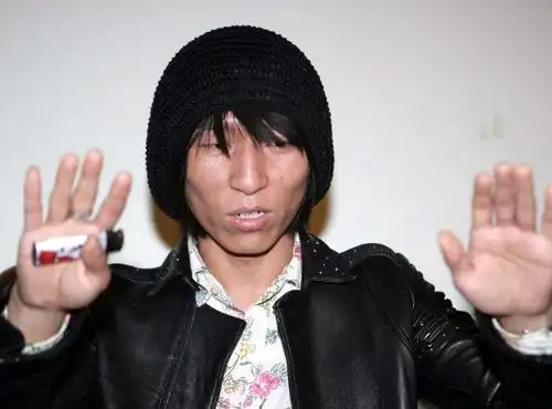 陈羽凡近照曝光,身材发福剪去长发,网友:认不出