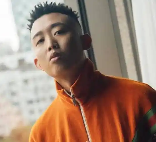 原创周延结婚那天我和老婆抱头痛哭余生不会辜负王斯然