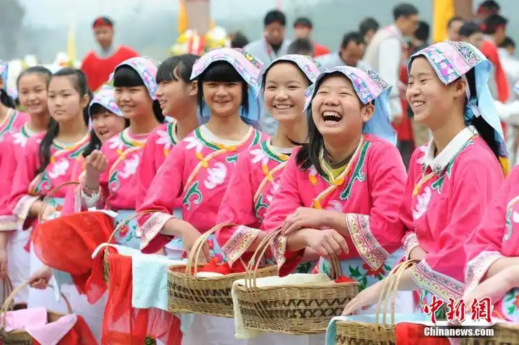仡佬族人汇聚贵州务川祭天朝祖组图