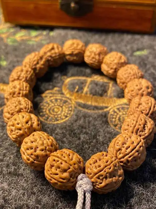 蜂王正宗一代盘龙纹小金刚菩提手串单圈蜂窝盘龙肉厚筋粗五面龙