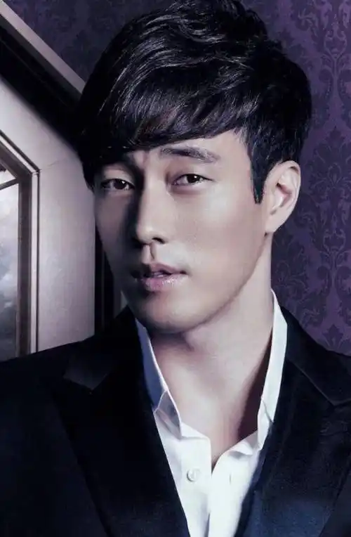 还是温情男神苏志燮,男神一词并不是徒有虚名,近日苏志燮的照片公开