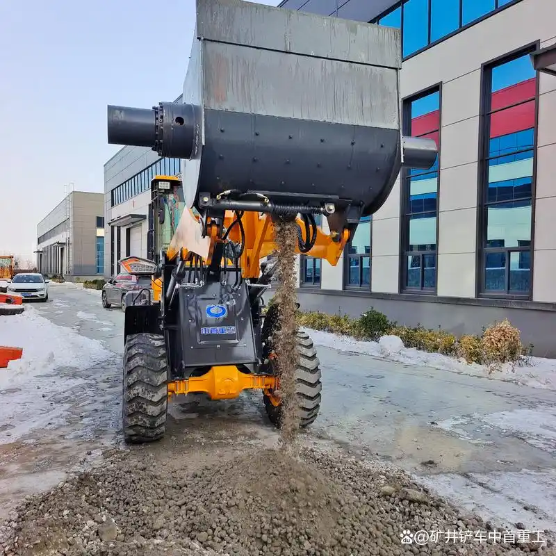 铲车装载机安装混凝土强制搅拌斗