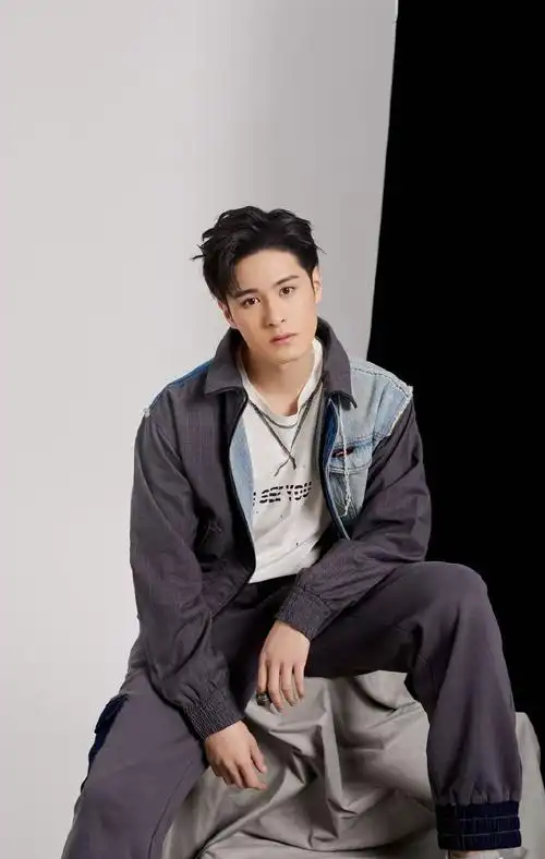 牛子藩清爽帅气写真图片