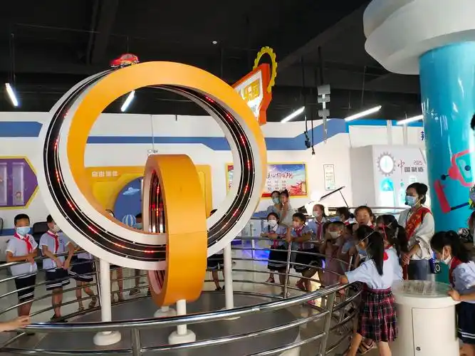 探索科学奥秘 走进科技殿堂——象山小学二①班参观科技馆活动小结