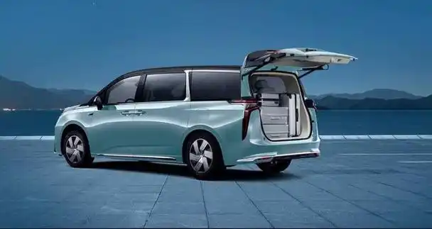 7座mpv家用车排名中,上汽大通 大家mifa9成为大家庭首选mpv