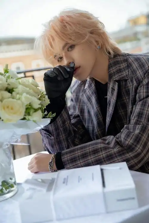 蔡徐坤长发##蔡徐坤新歌spotlight