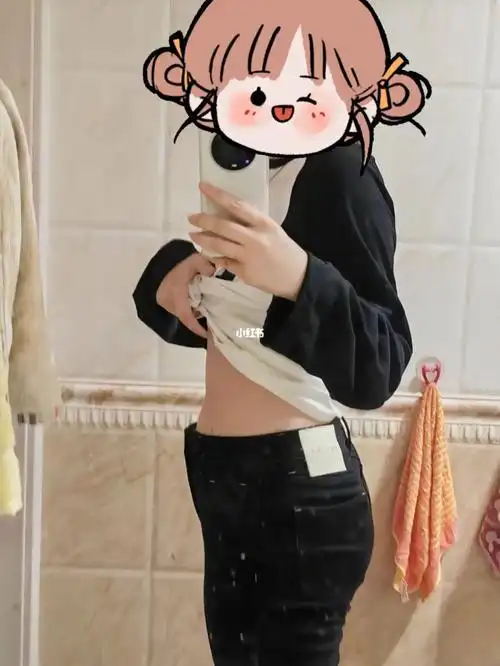 这是19岁女孩的小肚肚正常吗