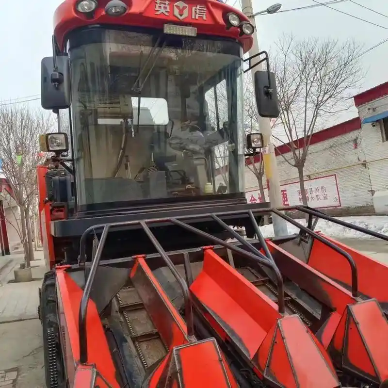 出售18年英虎四行玉米收割机,同行可接,车况精品