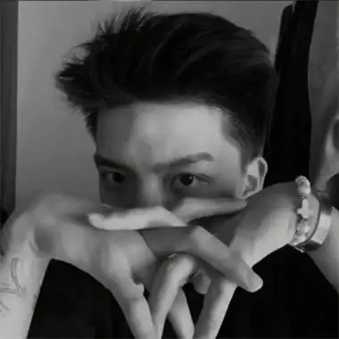 的形容到了这组头像中的男生状态,潇洒自如却又非常有成熟的男人味,这