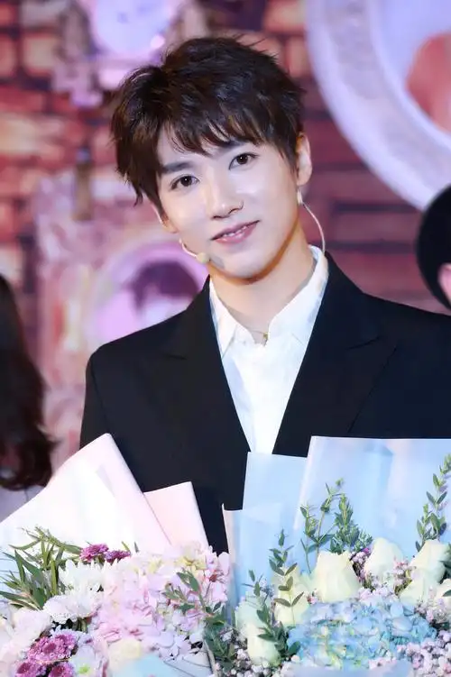 人气演员贾征宇现身音乐会 与粉丝亲密互动魅力值飙升