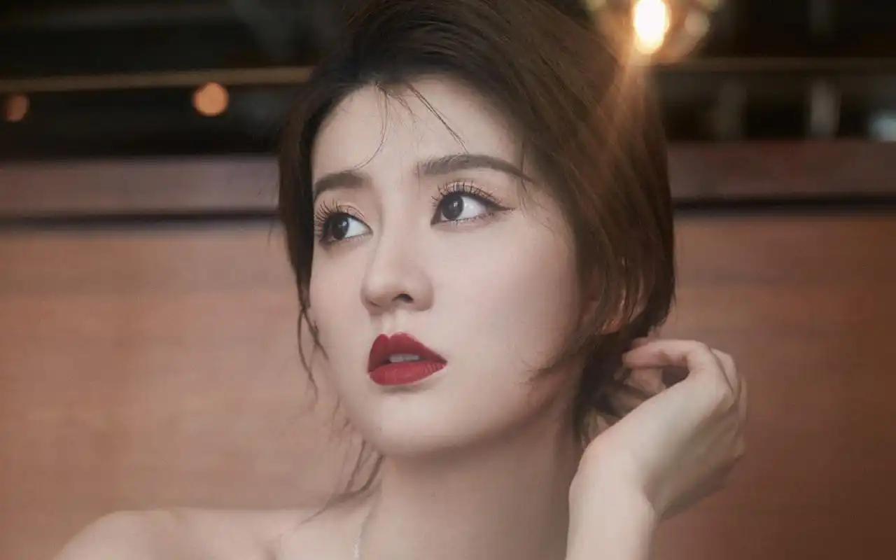 乔欣性感抹胸裙写真桌面壁纸