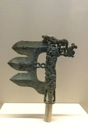 春秋钺形青铜戟